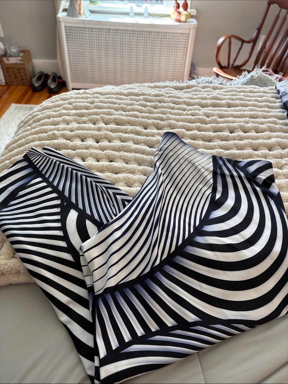 Black and White Geometric Capri leggings